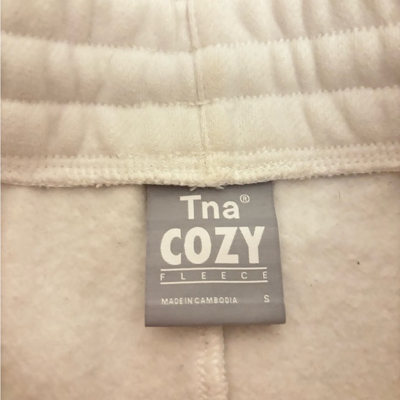 ARITZIA/TNA - boyfriend cozy fleece sweatshorts - Picture 2 of 3
